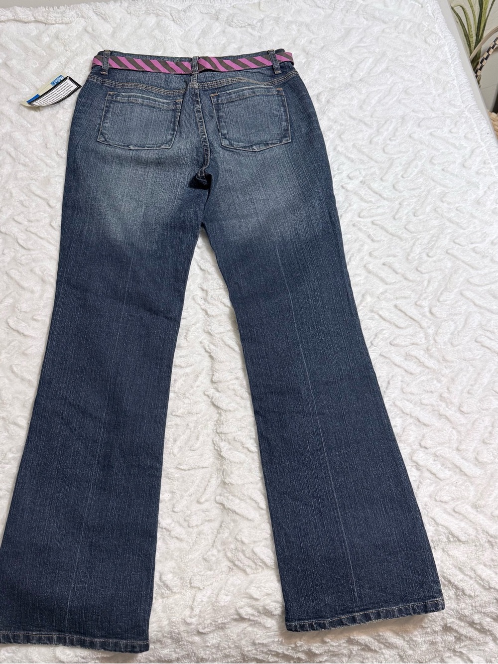 Covington Women's Dark Blue Flare Jeans with Pink Striped Belt - Size 6 - Picture 15 of 16